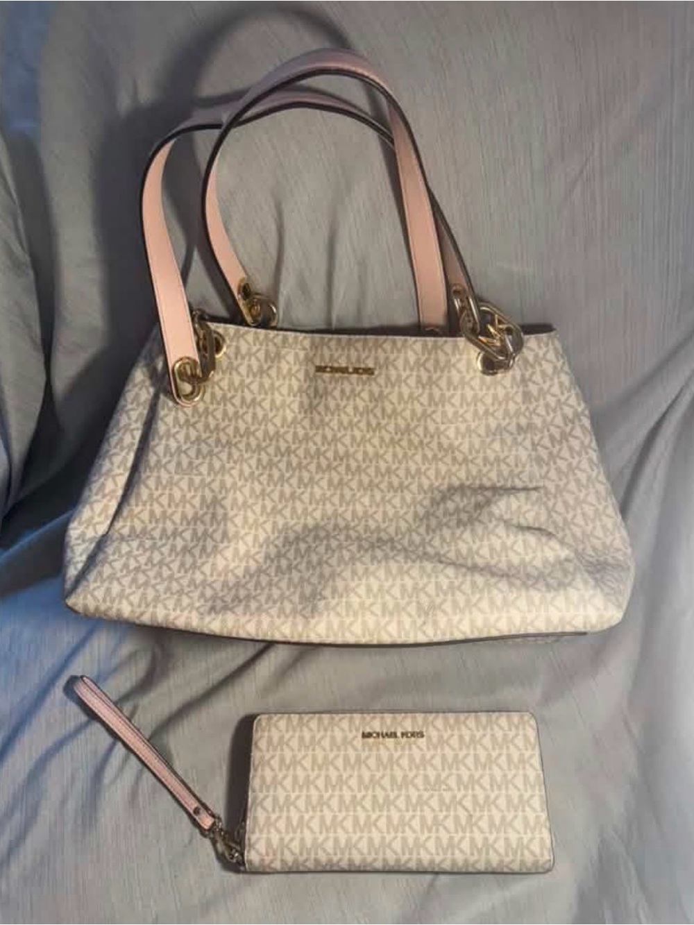 Michael Kors White MK Signature Tote with Pale Pink Straps and Wristlet